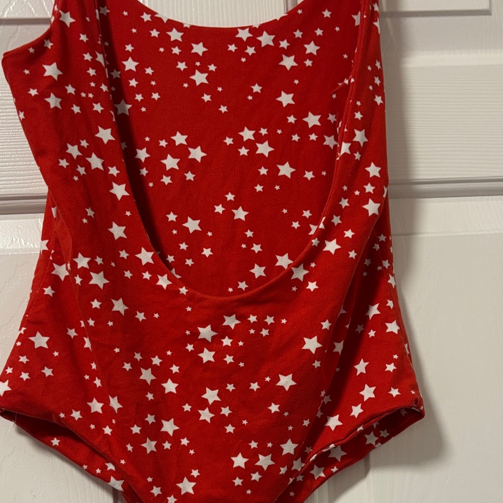 Red Star-Patterned Bodysuit - Picture 4 of 4